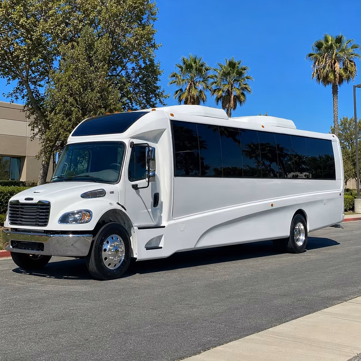 lakewood 28 passenger minibus rental