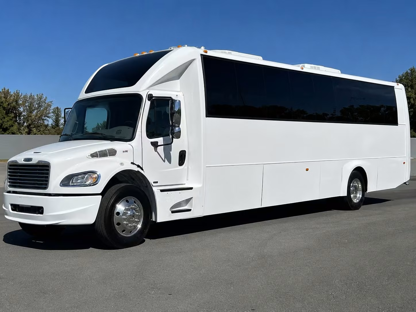 party buses for lakewood prom groups who want to ride in style